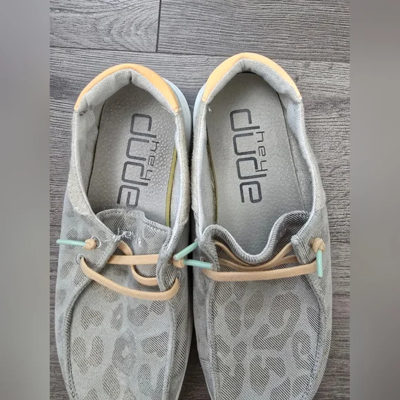 Hey Dude Wendy Rise Leopard Azure Women Size 6 Lightweight Travel Summer - Picture 4 of 9